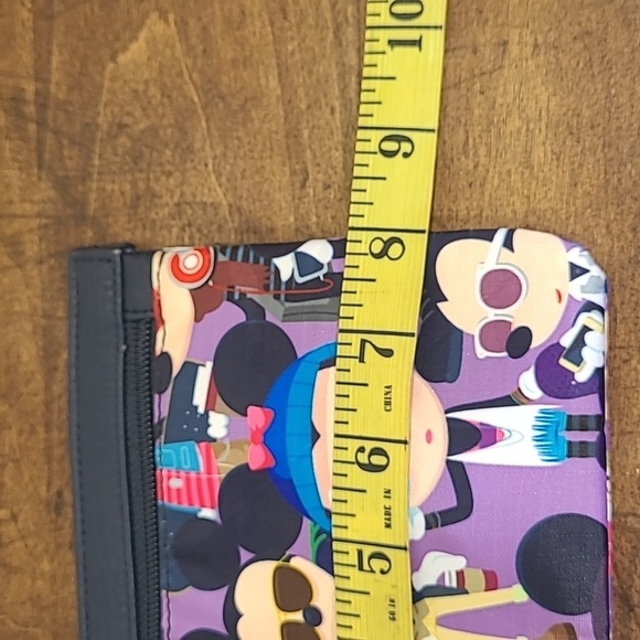 EUC Disney Parks Wristlet Mod Storage Zip Pouch Wallet Bag Purse Women's - Picture 6 of 7